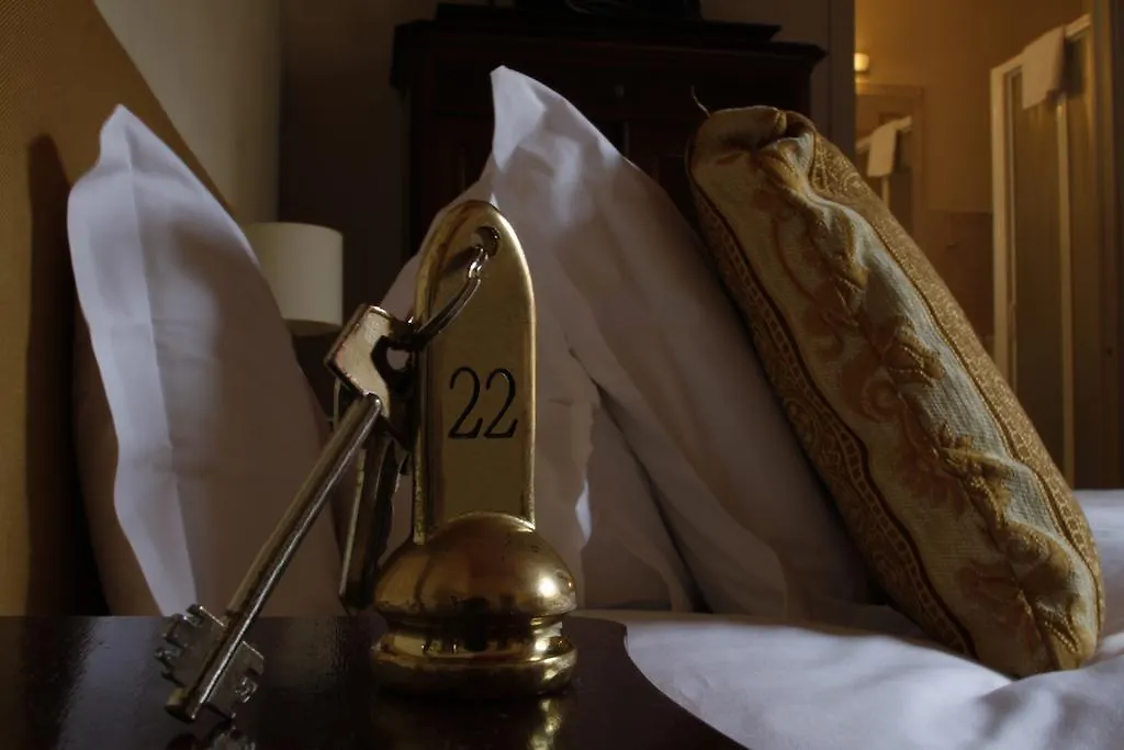ברשה Albergo Orologio מלון