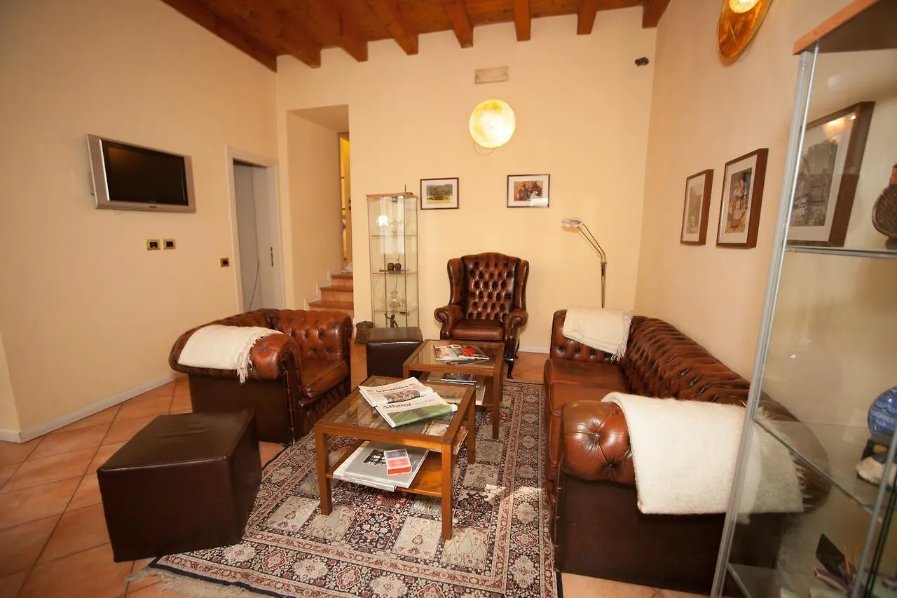 ברשה Albergo Orologio